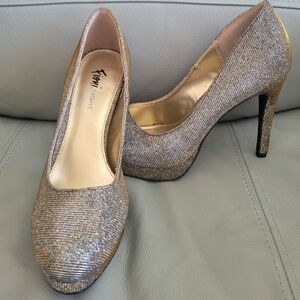 FIONI Vintage Y2K Shimmering Silver/Gold Irridescent Heels